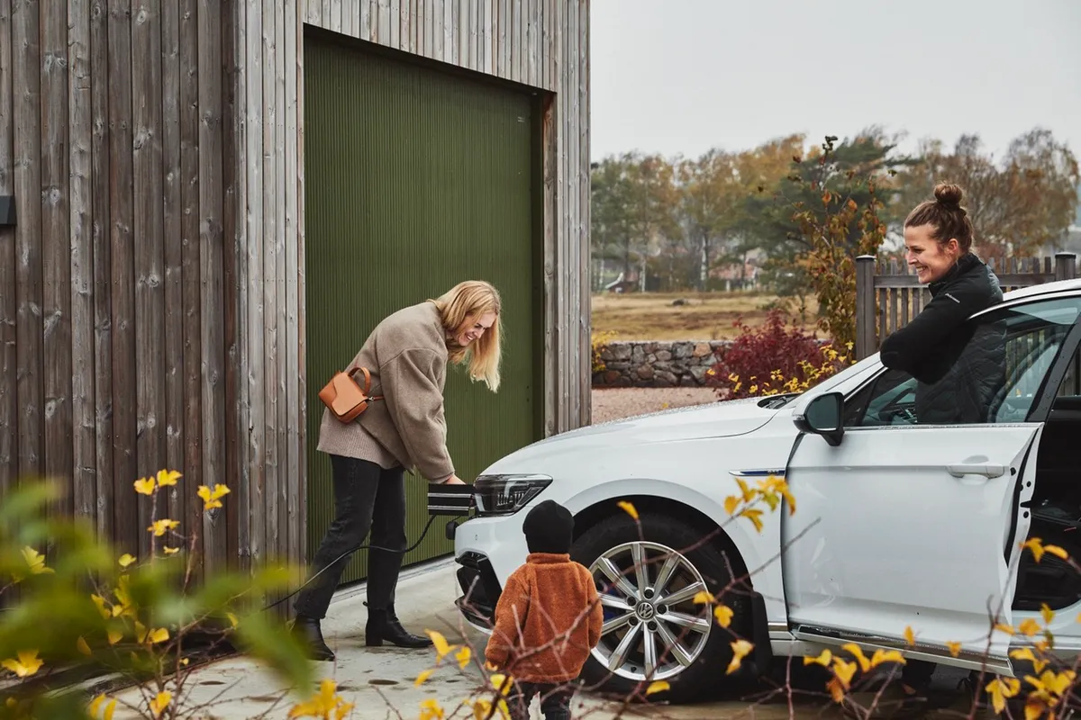 Unlocking Opportunities for Sustainable Growth: Join Connekt's Commercial EV Charging Revolution